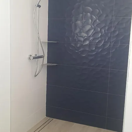 Meublee Lit 2 Personnes *