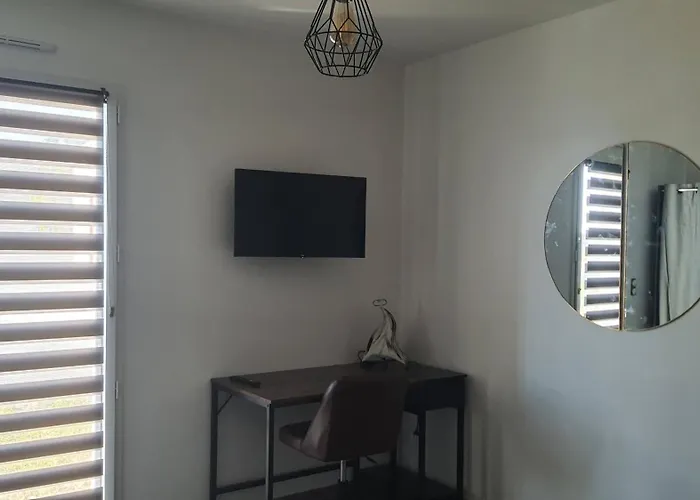 Meublee Lit 2 Personnes Πανσιόν Le Poiré-sur-Vie