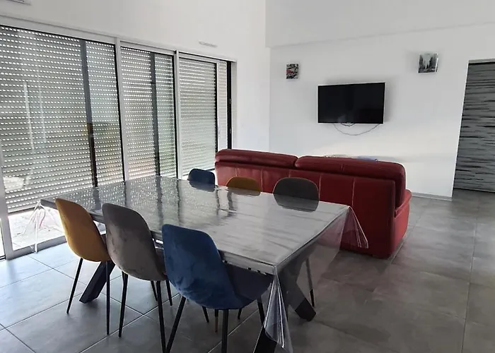 Meublee Lit 2 Personnes Πανσιόν