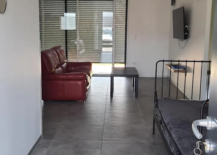 Meublee Lit 2 Personnes Πανσιόν